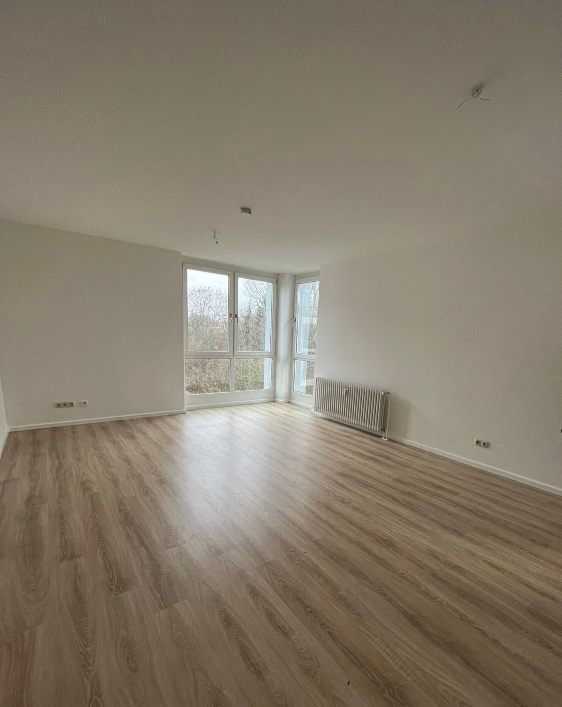 Freundlich helle Wohnung mit Balkon und Einbauküche!