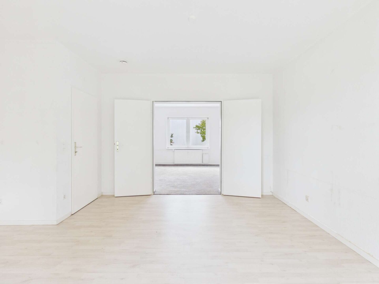 Wohnzimmer mit Durchgang