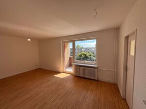 Wohnzimmer mit Balkon