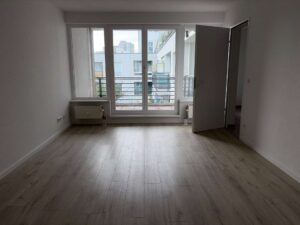 Wohnzimmer mit Balkon