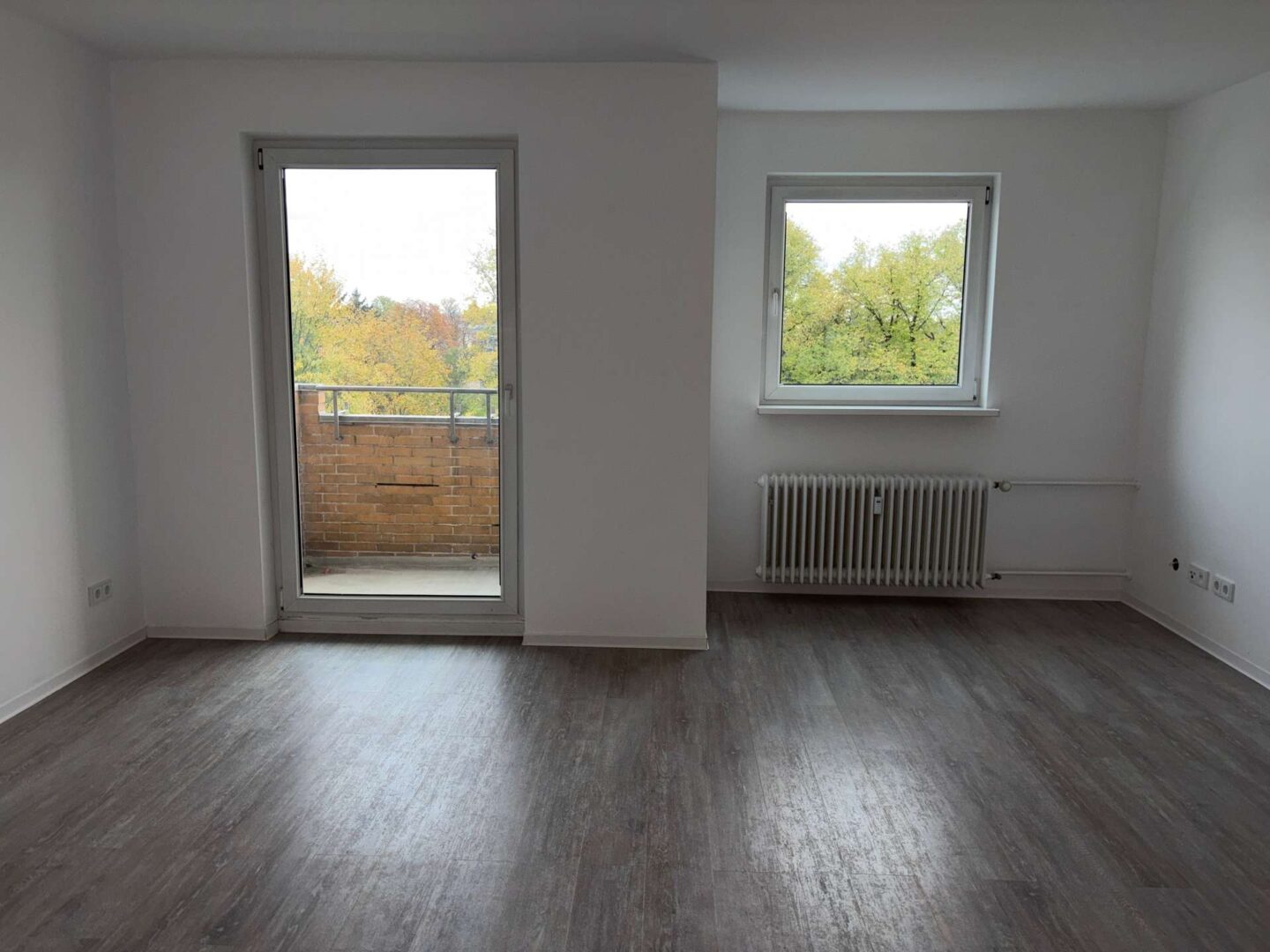 Wohnzimmer mit Balkon