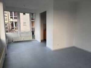 Wohnzimmer mit Balkon