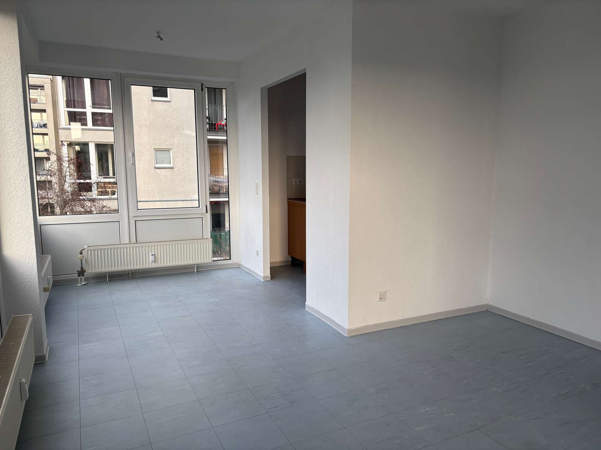 Wohnzimmer mit Balkon